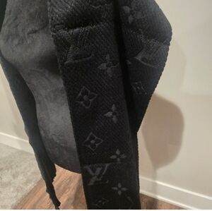 Louis Vuitton Black Monogram Knit Scarf
